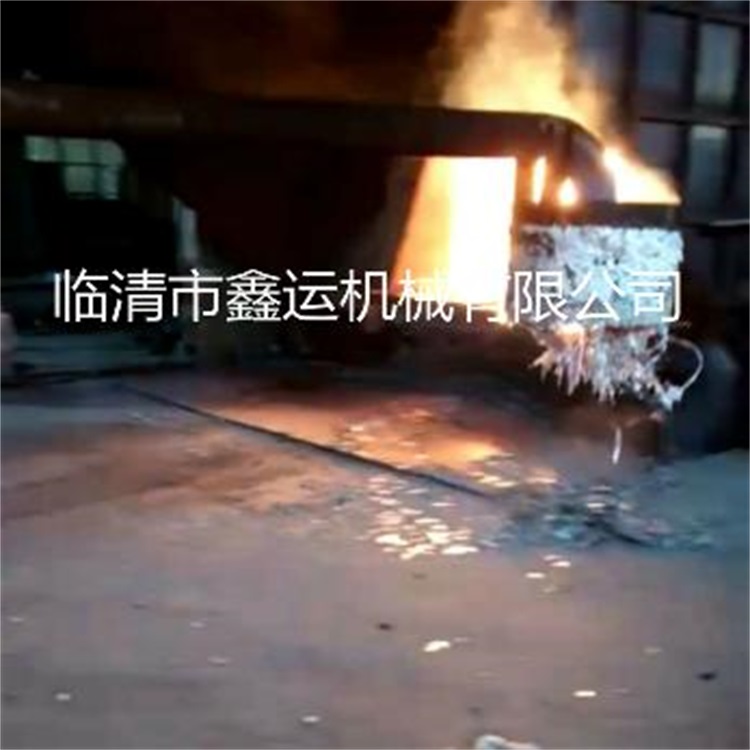 高溫鋁水熔液中除鐵、撈鐵用耐高溫吸鐵機(jī)生產(chǎn)廠家.jpg